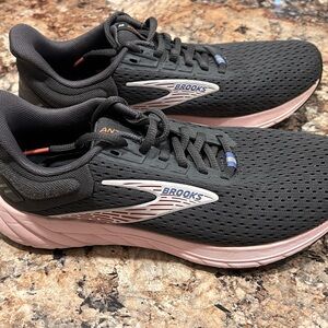 Brooks Anthem 6 Women's Black and Pink Athletic Shoes
